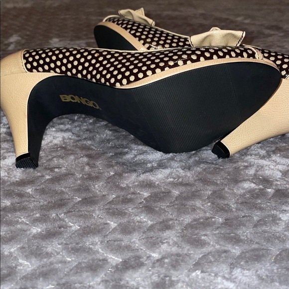 BONGO Faux Patent Leather 4” pumps w peep toe & bow accent. Multi texture. 9.5 - Picture 10 of 11